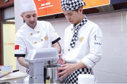 意大利名厨进校授课将不一样的美食文化带进新东方课堂！(图3)