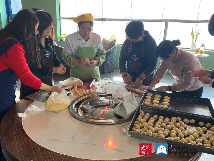“浓情三八节 烘焙暖人心” 市北区湖岛街道开展三八妇女节主题活动kaiyun中国官方网站(图3)