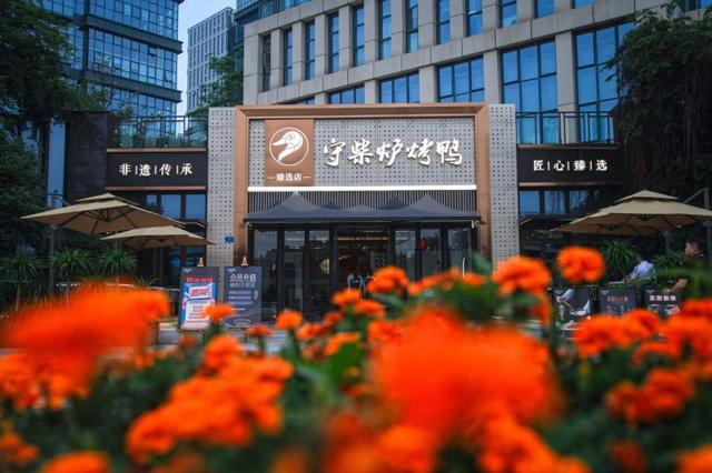 守柴炉：川渝传统“酸汤火锅”打造老少皆宜的美食新风尚kaiyun官网(图1)