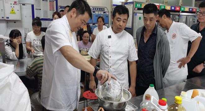 kaiyun官网“美食新境界培训创未来”泰山区开展西安特色美食培训班(图3)