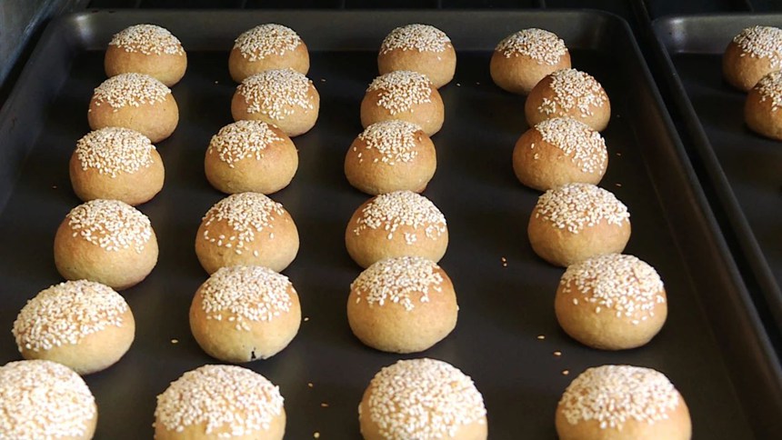 kaiyun普定县水井村：高原藕粉蜂蜜月饼出炉(图2)