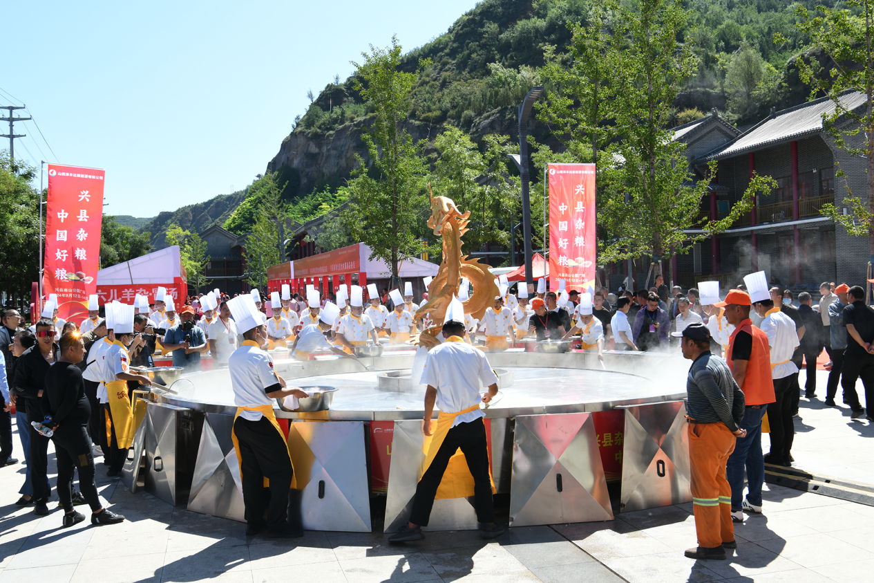 开云解锁山西兴县杂粮宴N种可能 中国兴县杂粮美食文化周开幕(图3)