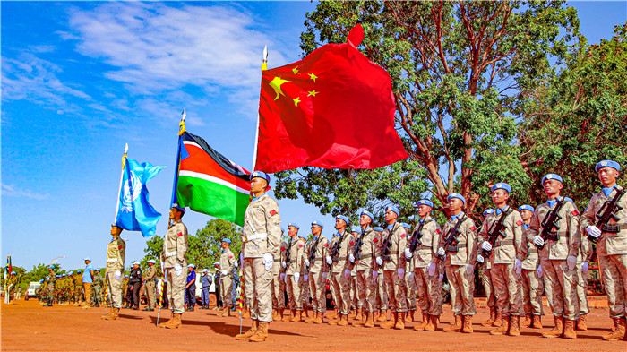 维和官兵丨我与国旗同框(图2)
