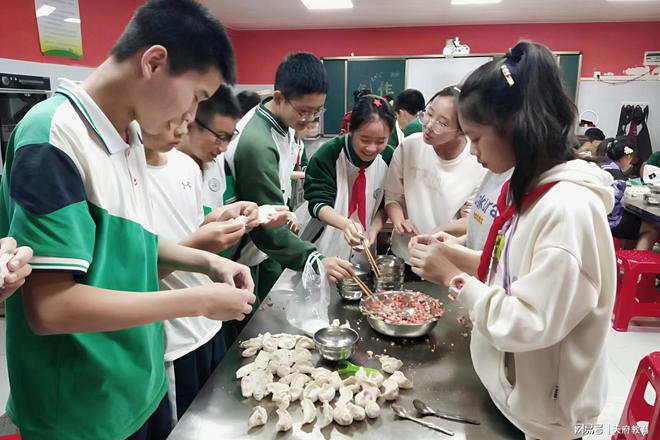 经常下厨给学生做火锅的“曹婆婆”你太“辣”了！(图5)