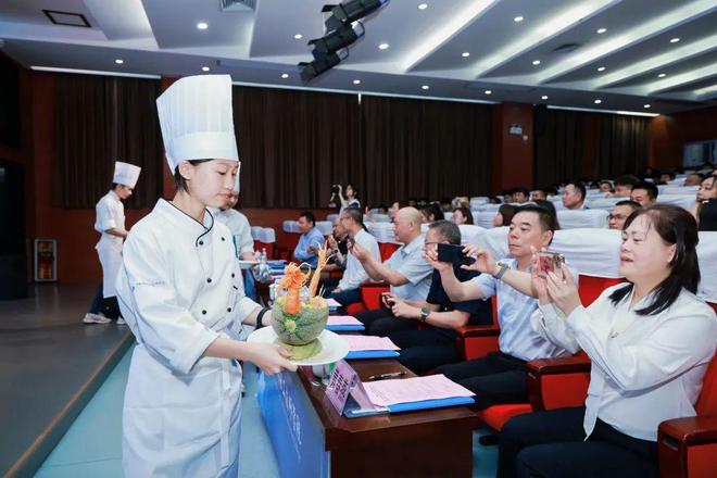 粤味匠心守艺康养赋能焕新——这场盛会亮点纷呈!(图9) 粤味匠心守艺康养赋能焕新——这场盛会亮点纷呈!(图9)