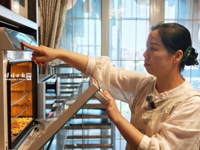 从厨房到直播间！！全职妈妈的烘焙“治愈”人生(图1)
