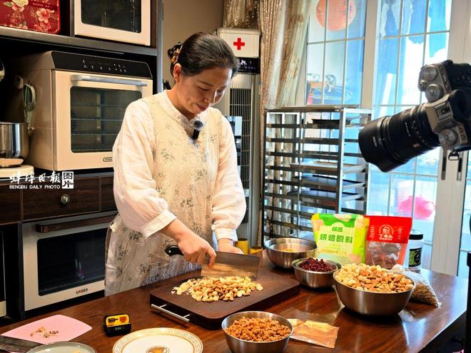 从厨房到直播间！！全职妈妈的烘焙“治愈”人生(图3)