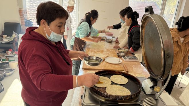 科左后旗开展蒙古馅饼培训班5天她从家庭主妇变身非遗美食“手艺人”！(图2)